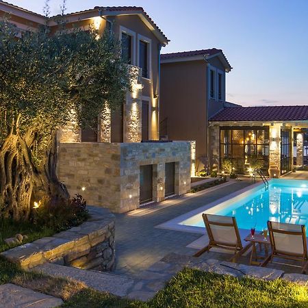 By The Sea Luxury Suites Лименас Екстериор снимка