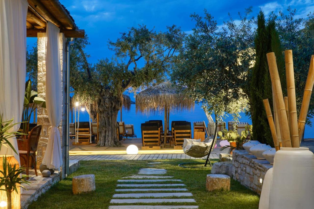 By The Sea Luxury Suites Лименас Екстериор снимка