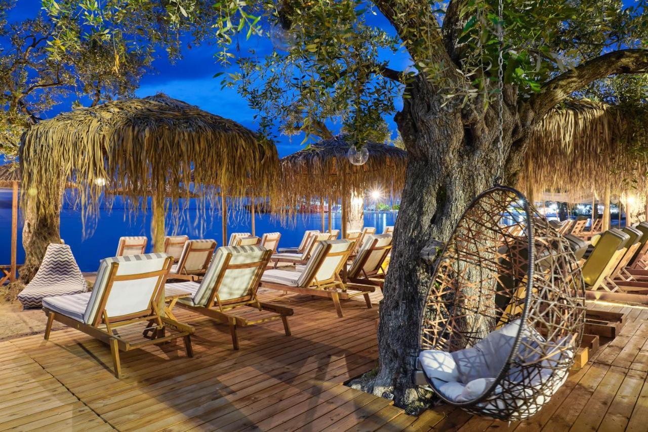 By The Sea Luxury Suites Лименас Екстериор снимка