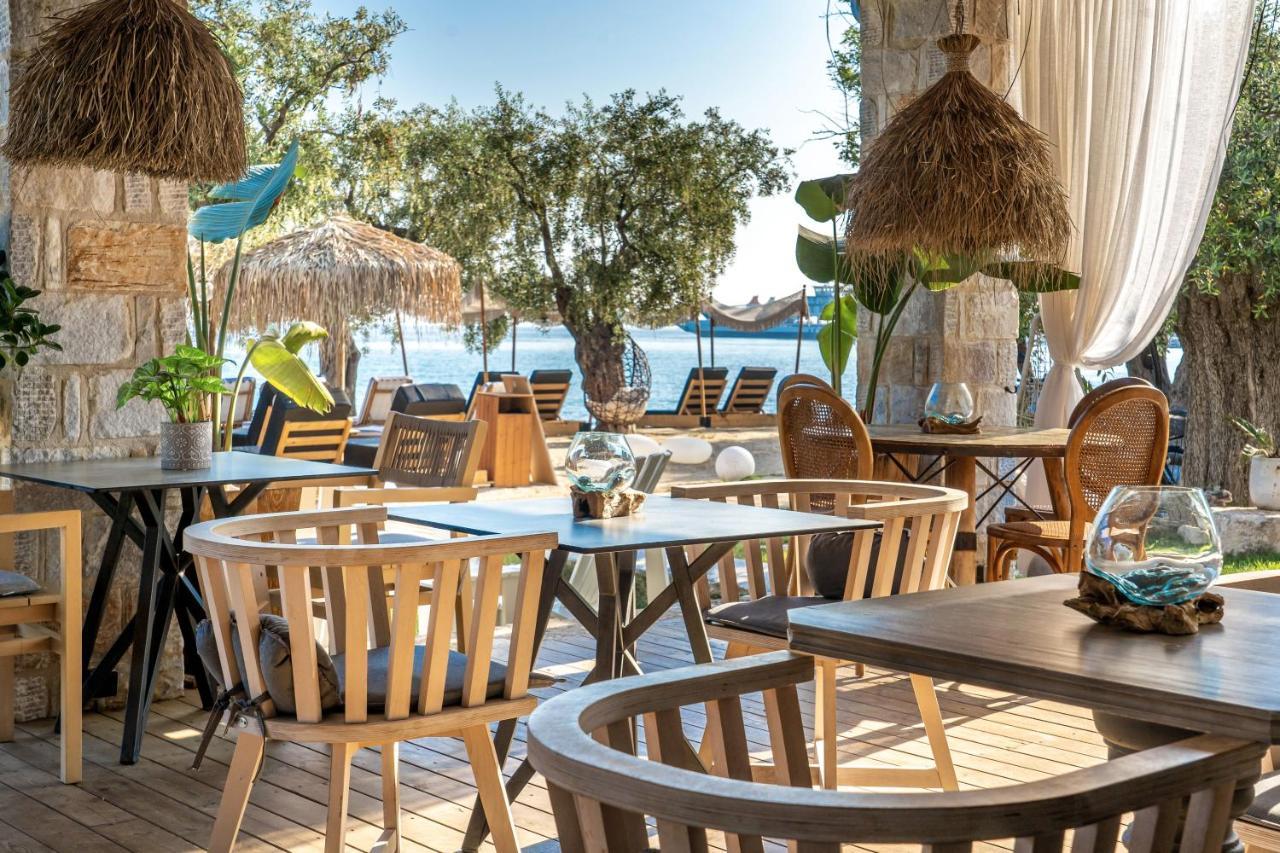 By The Sea Luxury Suites Лименас Екстериор снимка