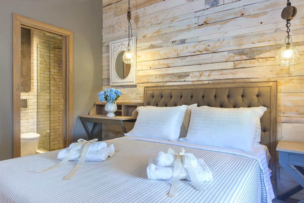 By The Sea Luxury Suites Лименас Екстериор снимка
