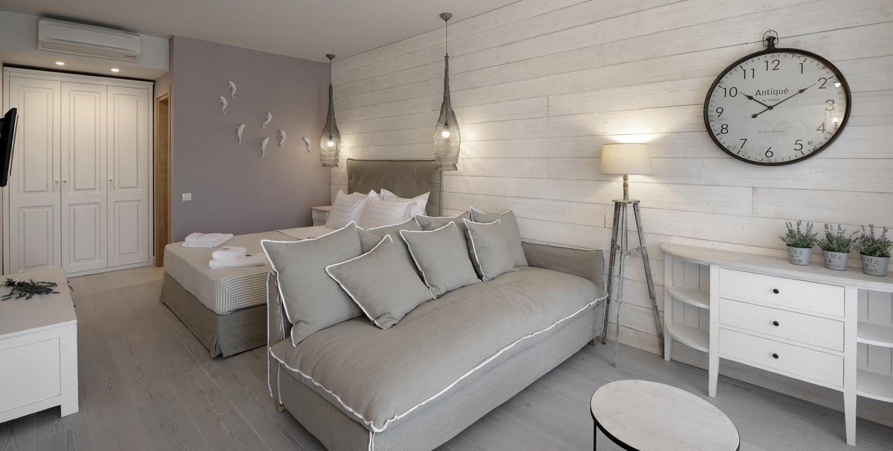 By The Sea Luxury Suites Лименас Екстериор снимка