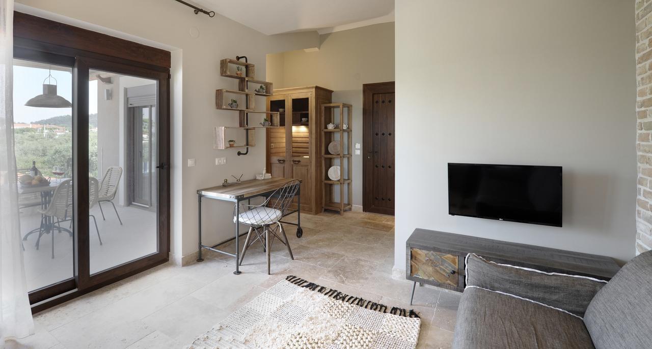 By The Sea Luxury Suites Лименас Екстериор снимка
