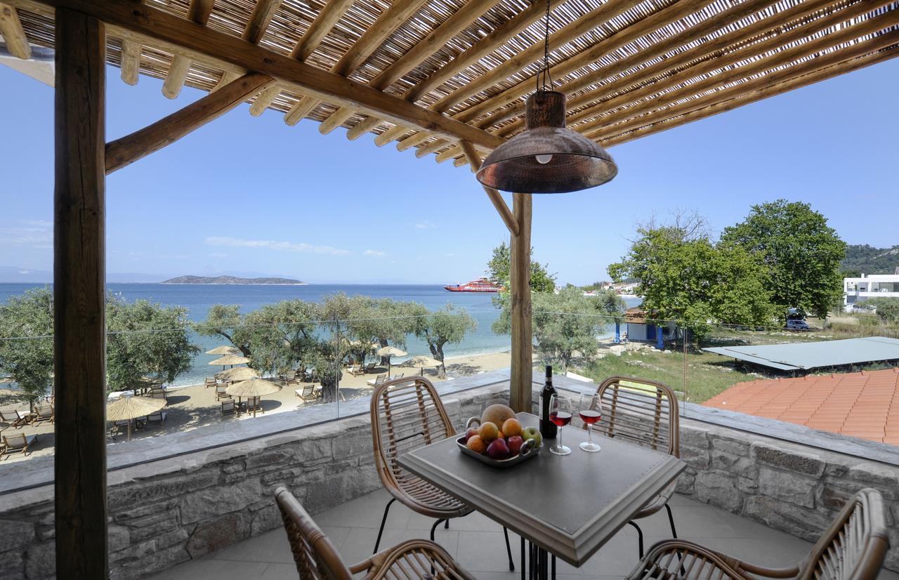 By The Sea Luxury Suites Лименас Екстериор снимка
