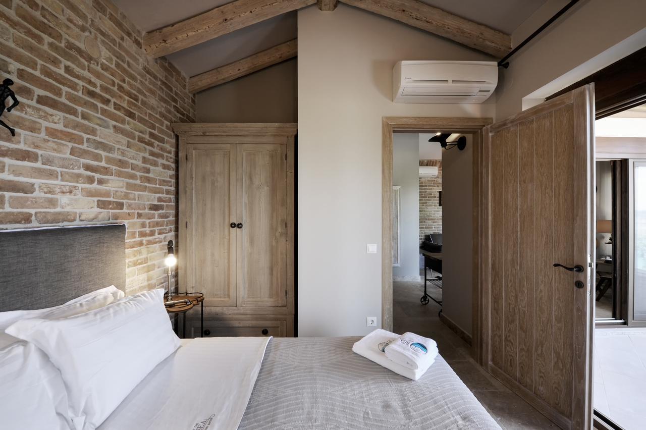 By The Sea Luxury Suites Лименас Екстериор снимка