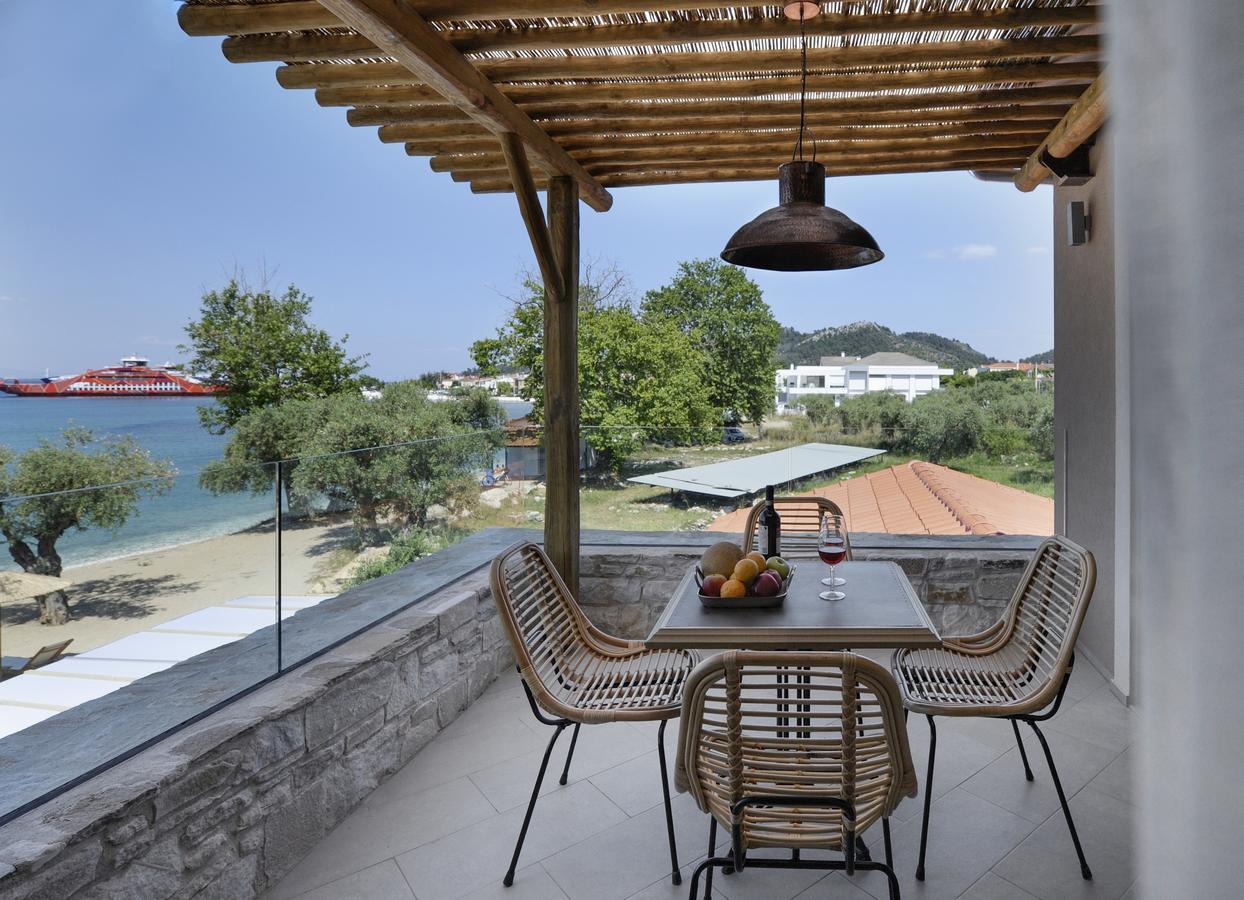 By The Sea Luxury Suites Лименас Екстериор снимка
